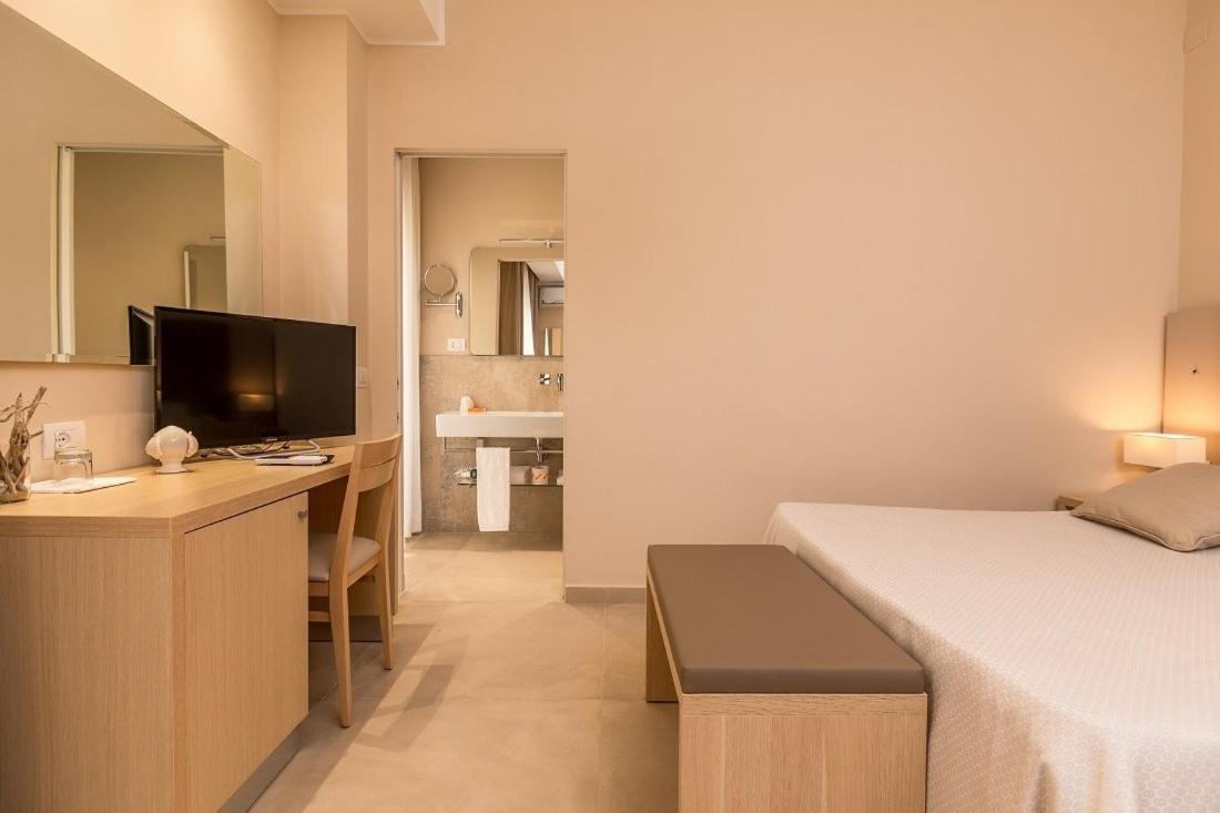 Hotel Degli Aranci Весте Екстериор снимка