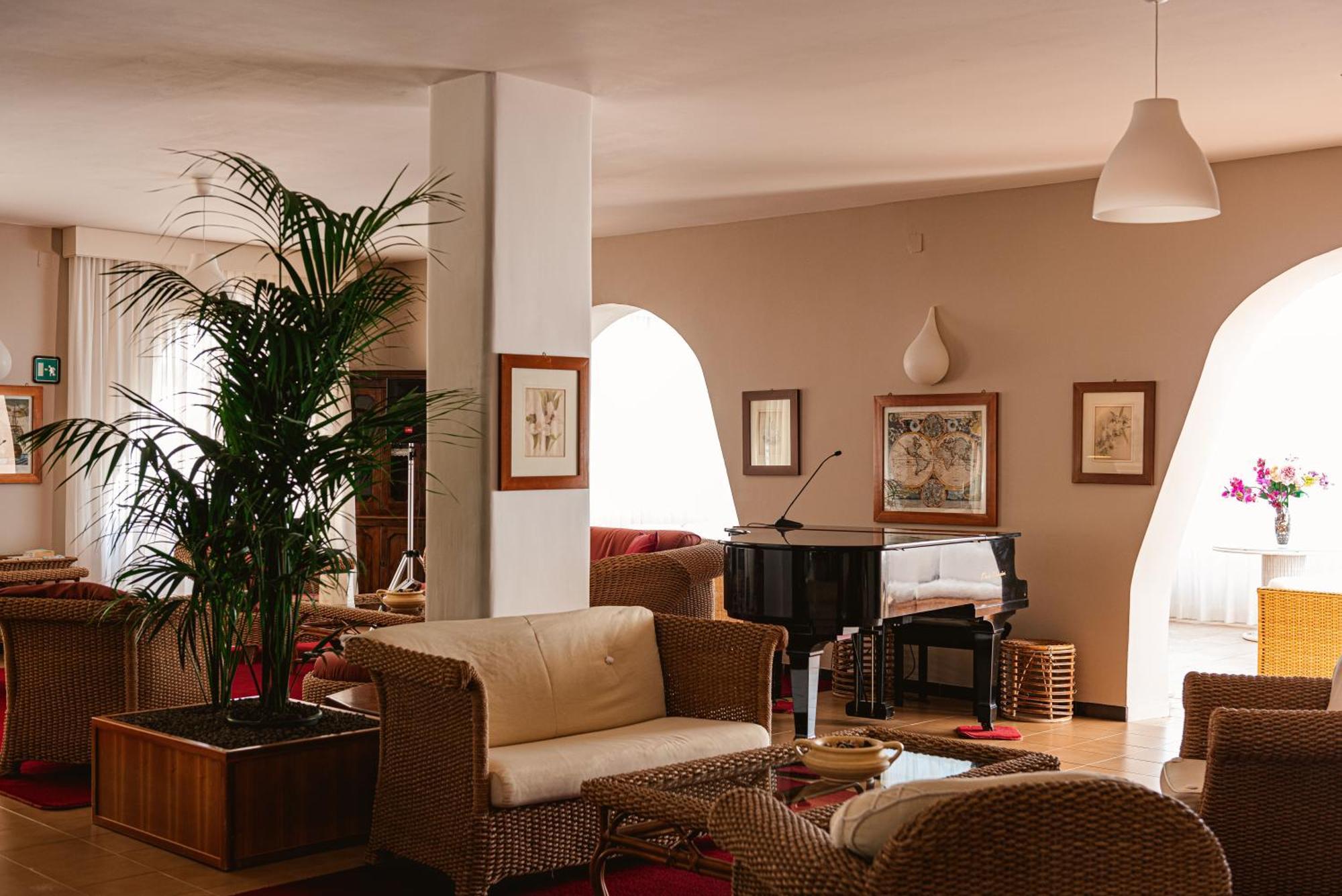 Hotel Degli Aranci Весте Екстериор снимка