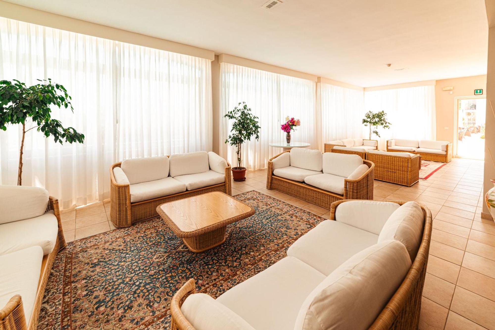 Hotel Degli Aranci Весте Екстериор снимка