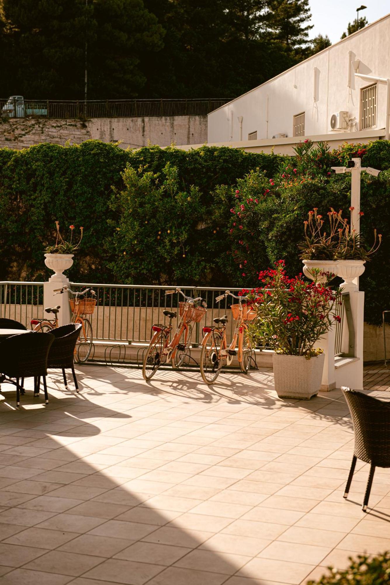Hotel Degli Aranci Весте Екстериор снимка