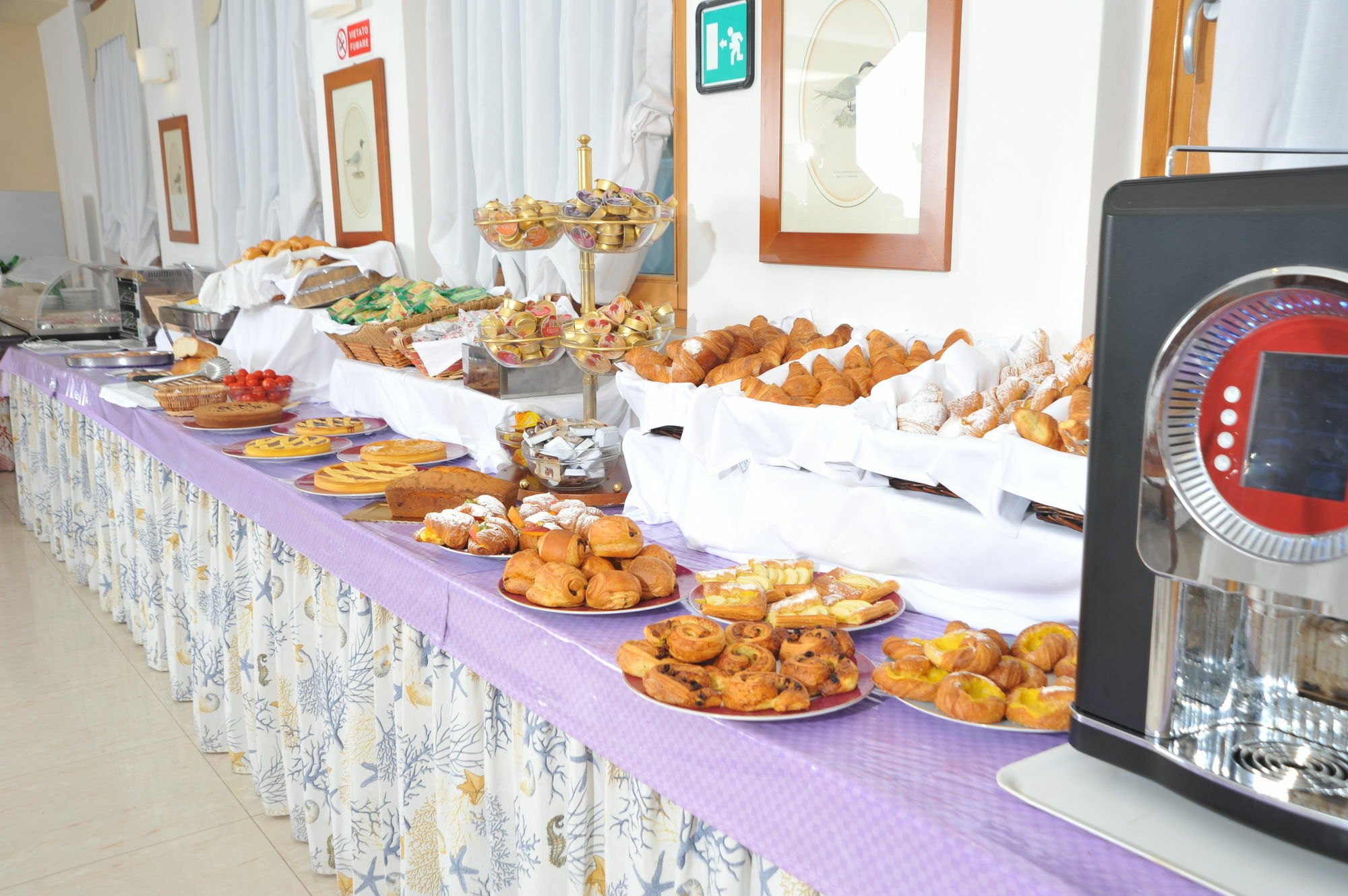 Hotel Degli Aranci Весте Екстериор снимка
