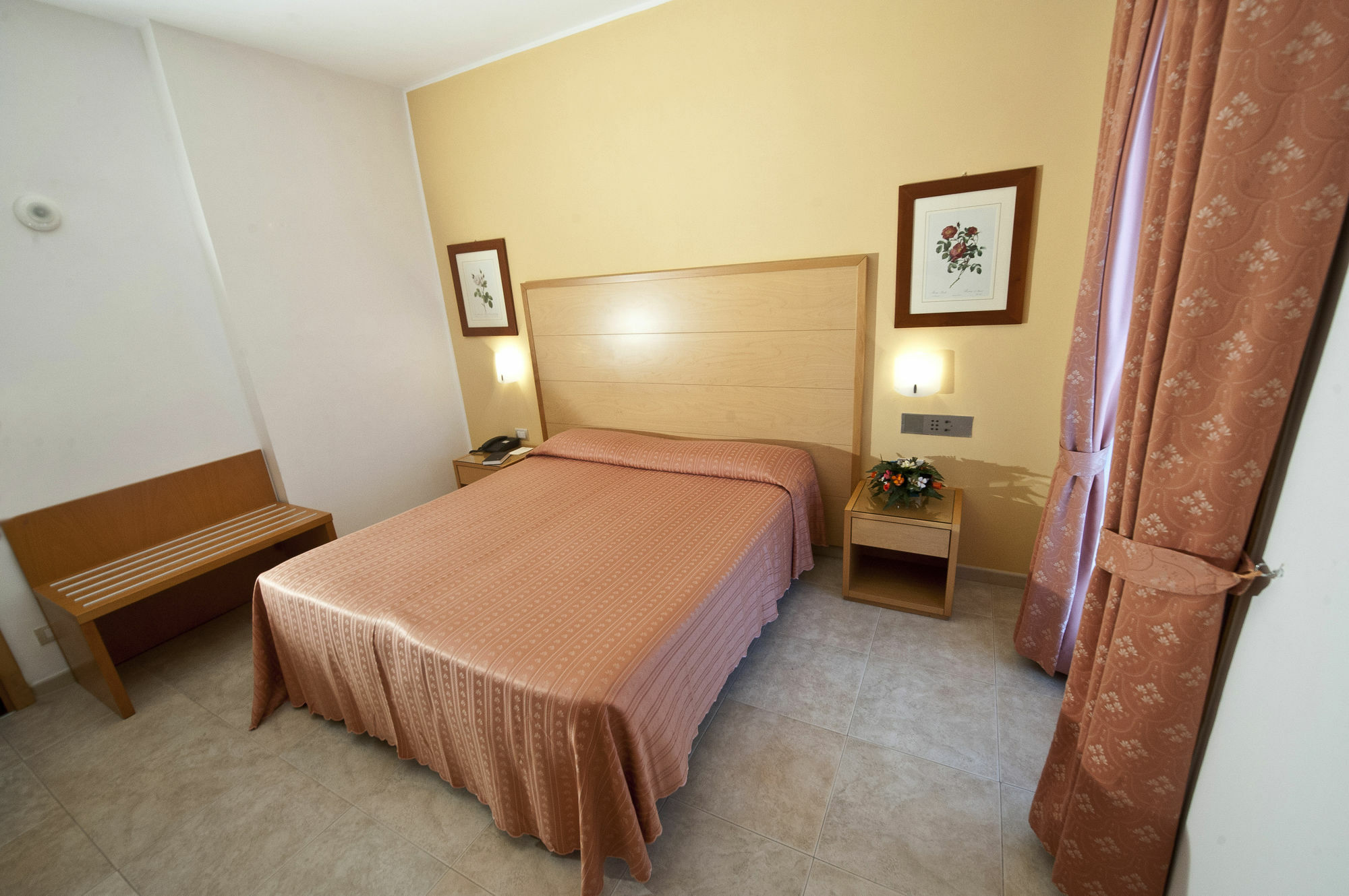 Hotel Degli Aranci Весте Екстериор снимка