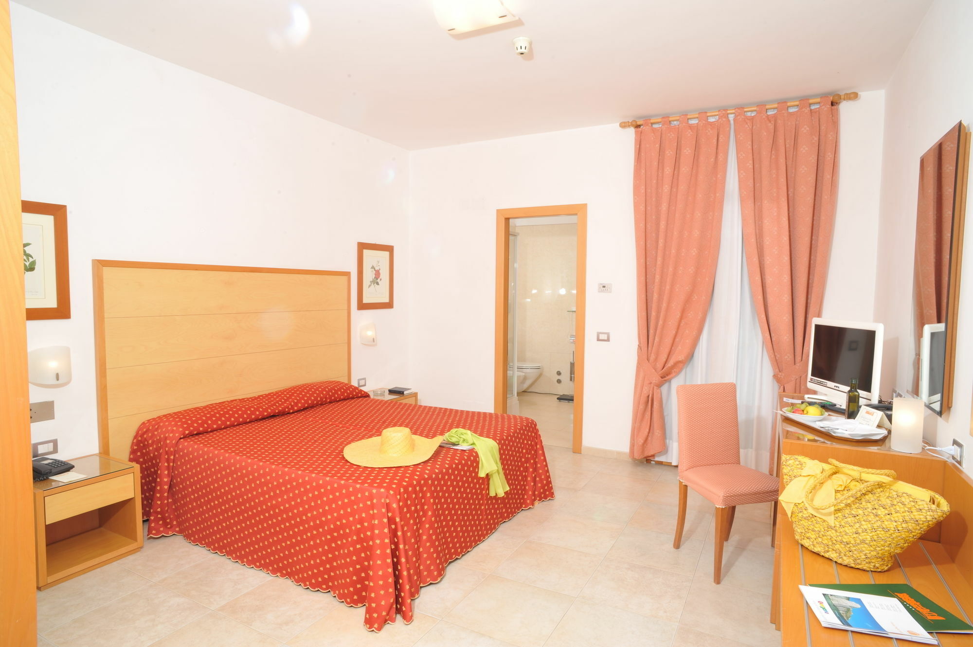 Hotel Degli Aranci Весте Екстериор снимка