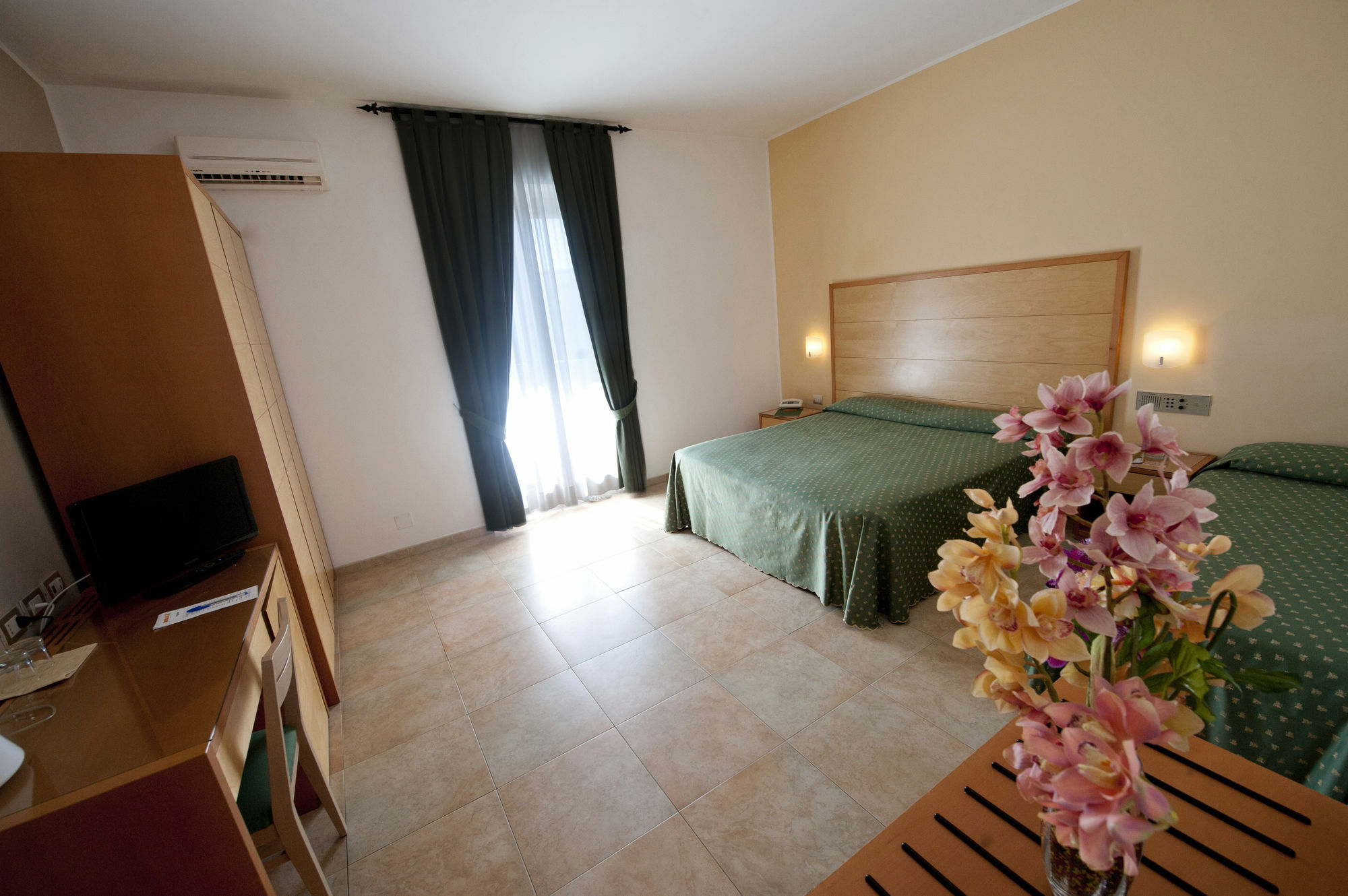 Hotel Degli Aranci Весте Екстериор снимка