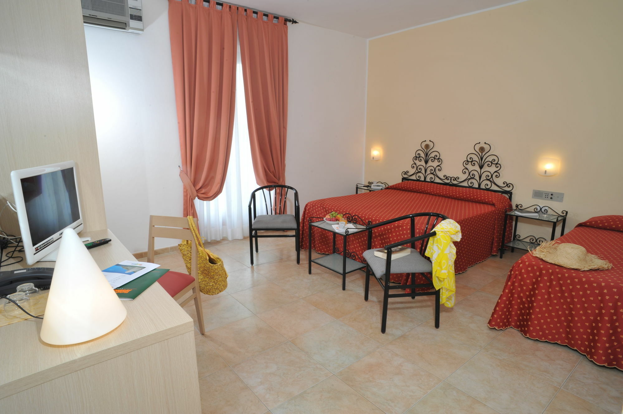 Hotel Degli Aranci Весте Екстериор снимка